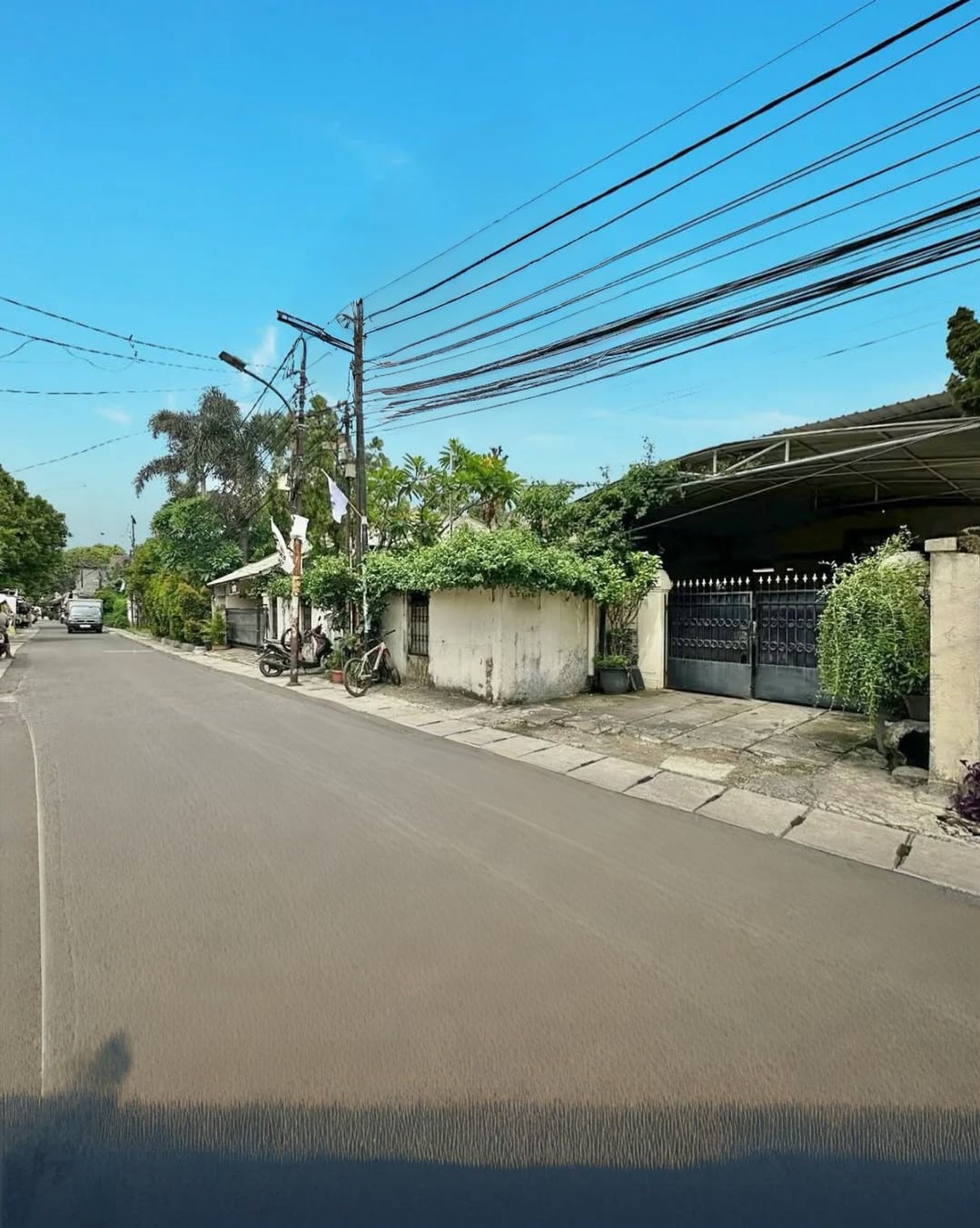 Rumah dengan Lahan Luas Dijual di Pondok Pinang Kebayoran Lama Jaksel