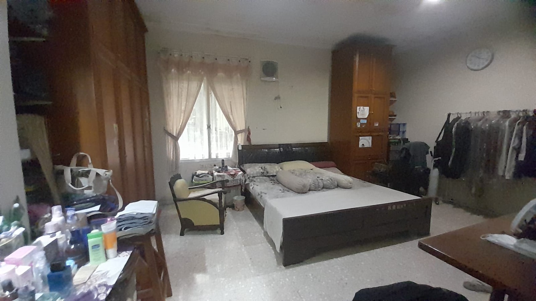 Rumah dengan Lahan Luas Dijual di Pondok Pinang Kebayoran Lama Jaksel