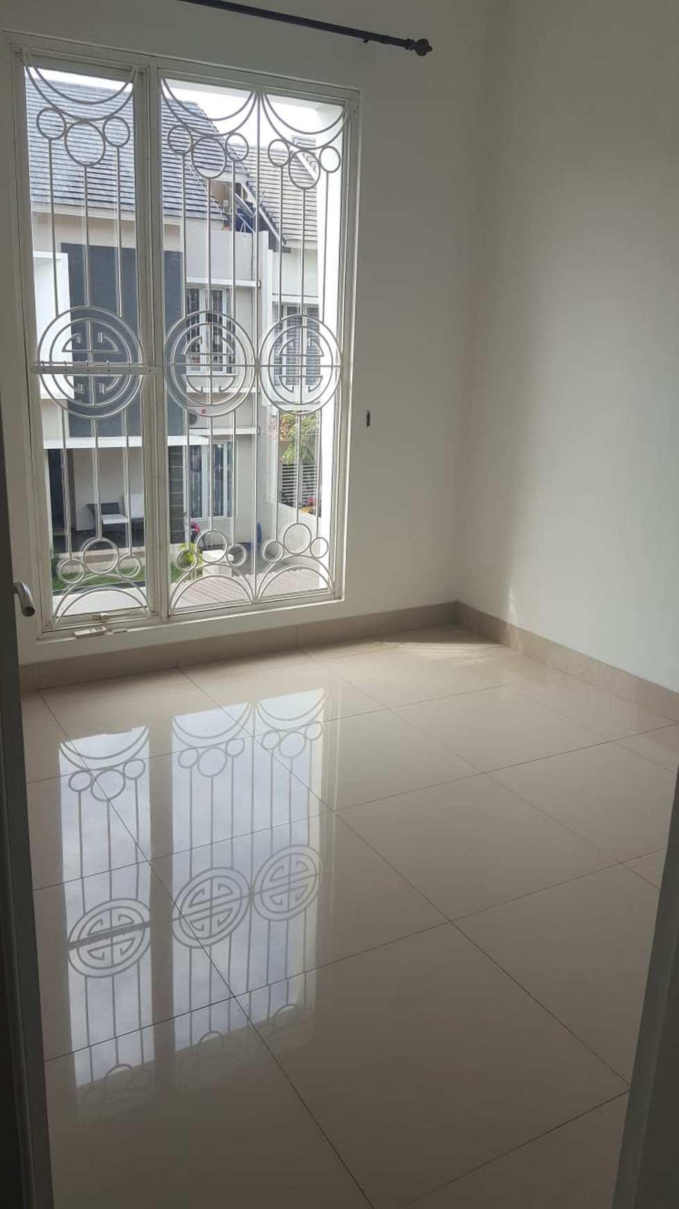 Rumah Bagus Di Emerald View Bintaro Jaya Sektor 9