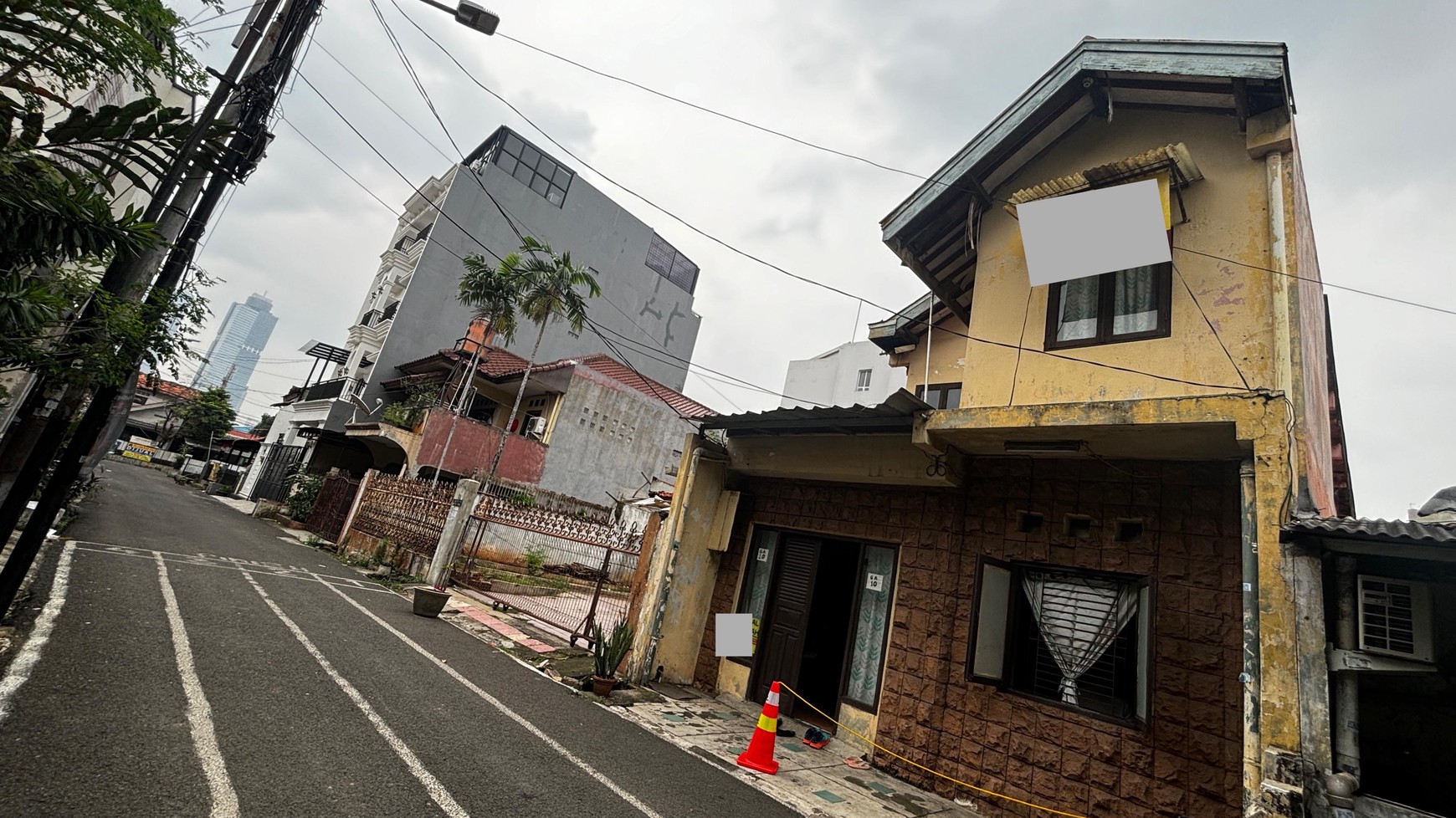 Rumah 2 Lantai Akses Jalan Luas 2 Mobil di Menteng Dalam, Dekat Mall Kokas
