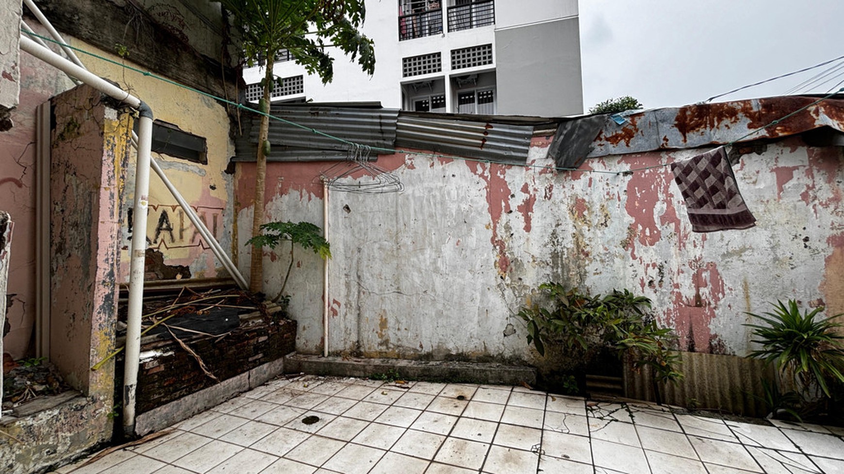 Rumah 2 Lantai Akses Jalan Luas 2 Mobil di Menteng Dalam, Dekat Mall Kokas