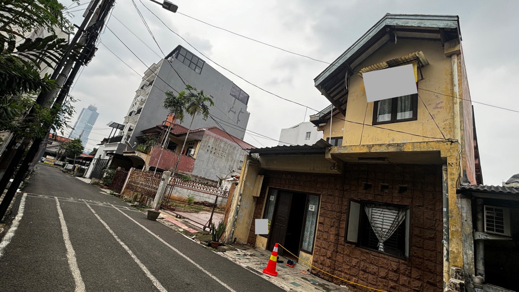 Rumah 2 Lantai Akses Jalan Luas 2 Mobil di Menteng Dalam, Dekat Mall Kokas