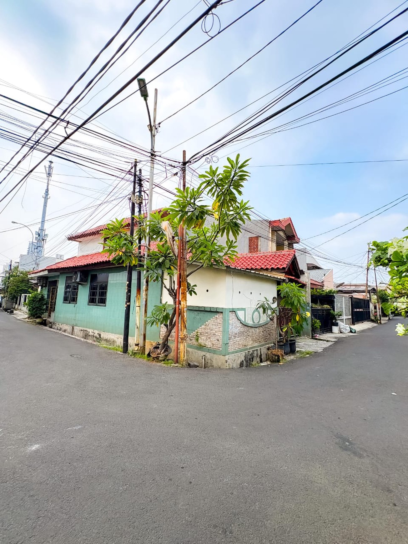 Rumah Hook Dijual di Menteng Dalam Tebet Jaksel