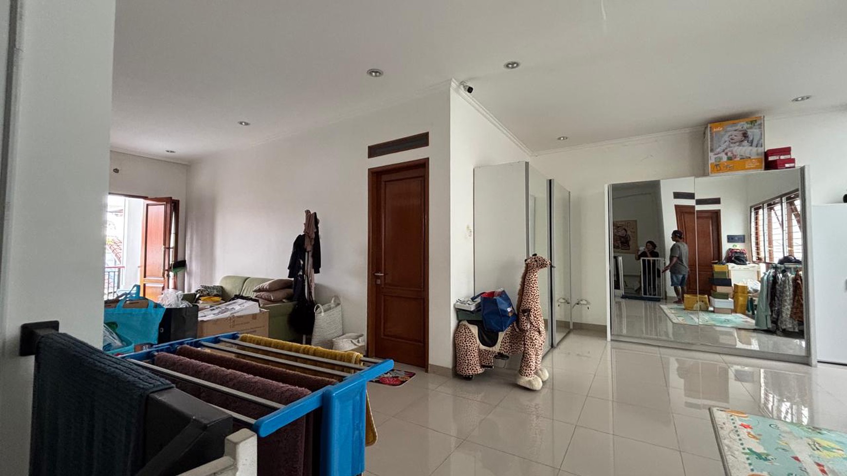 Rumah 2 Lantai Disewakan Lokasi Strategis di Tebet Timur Dalam - 5KT, Semi Furnish, Carport 2