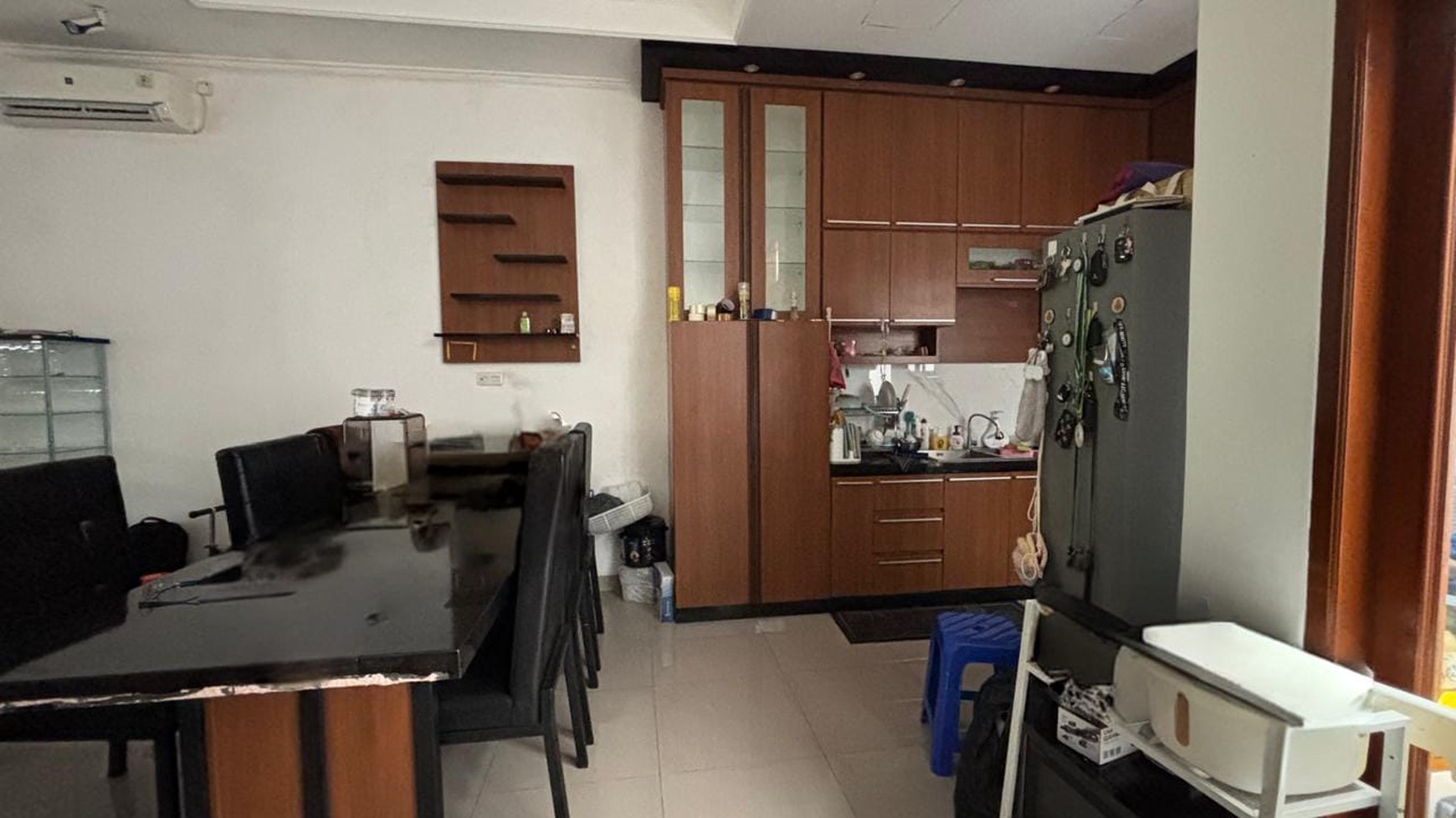 Rumah 2 Lantai Disewakan Lokasi Strategis di Tebet Timur Dalam - 5KT, Semi Furnish, Carport 2