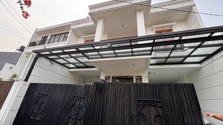 Rumah 2 Lantai Disewakan Lokasi Strategis di Tebet Timur Dalam - 5KT, Semi Furnish, Carport 2