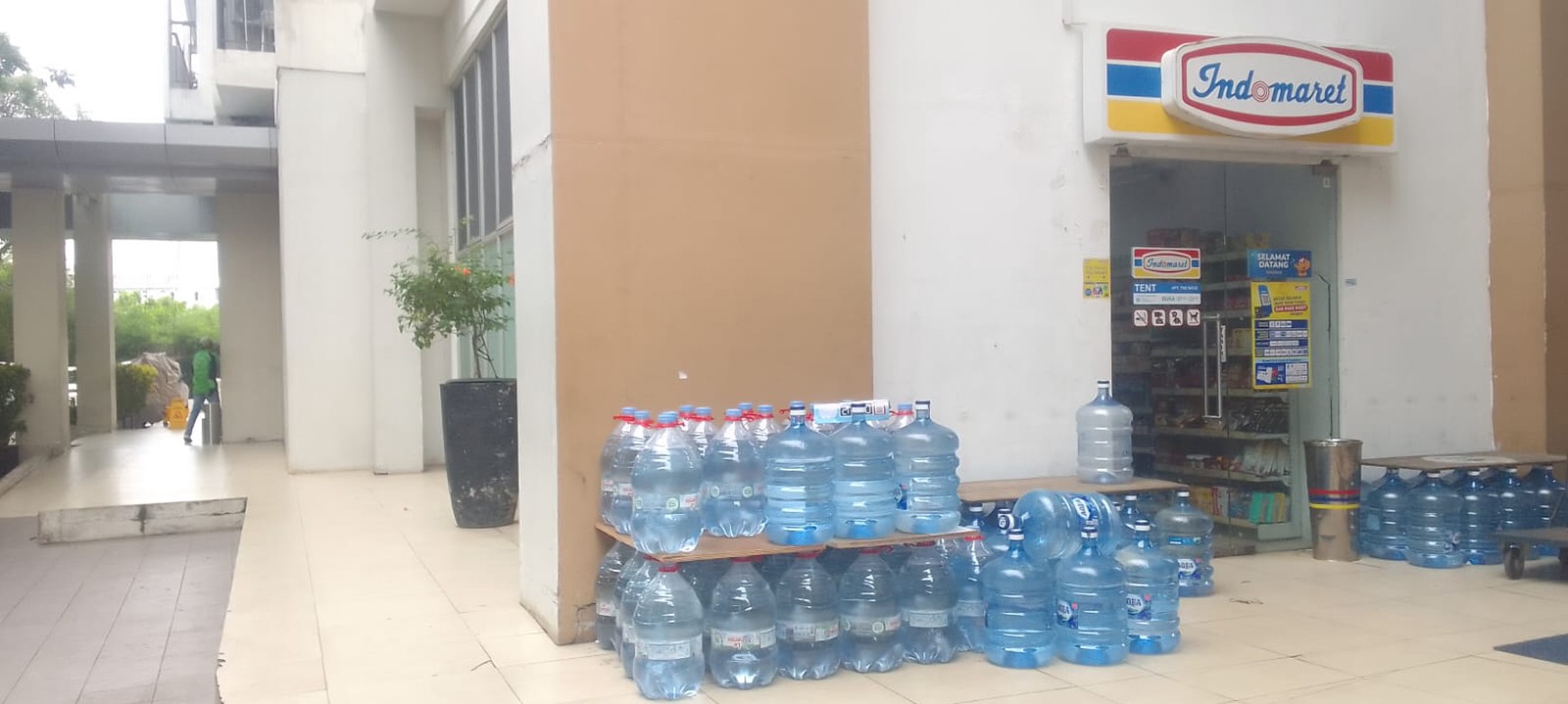Ruang Usaha Di Lobby Utama Apartemen The Wave, Setiabudi, Jakarta Selatan