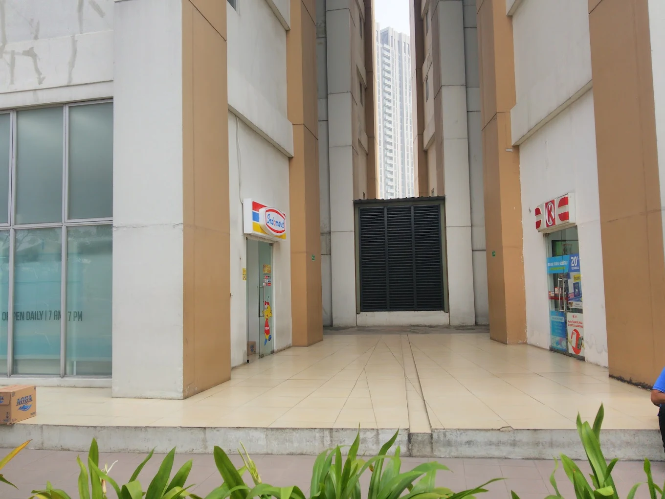 Ruang Usaha Di Lobby Utama Apartemen The Wave, Setiabudi, Jakarta Selatan