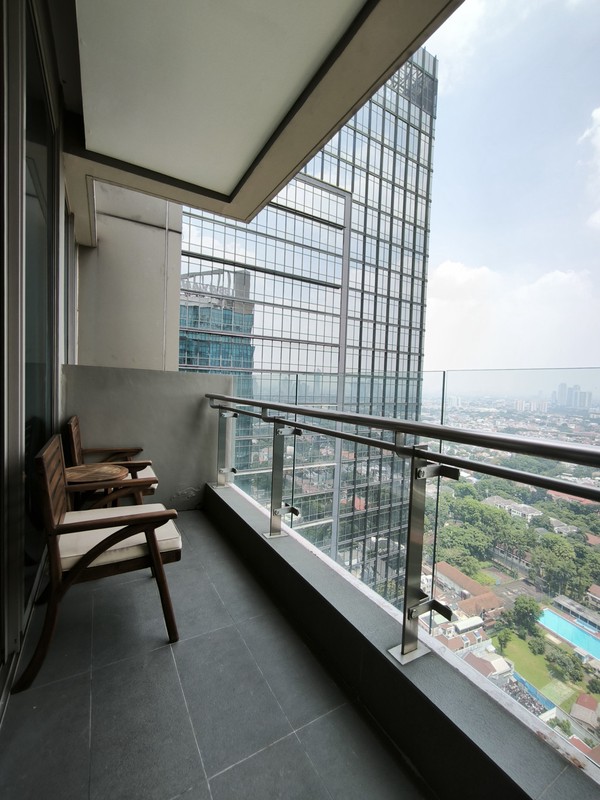Luxurious Apartemen Residence 8