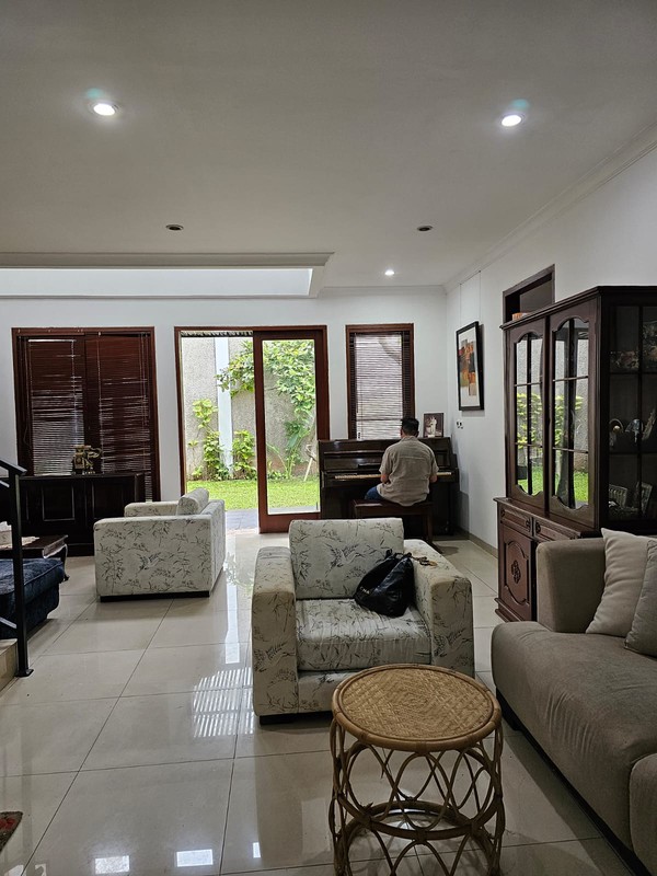 Rumah Cantik Siap Huni dan Lokasi Strategis @Kebon Jeruk