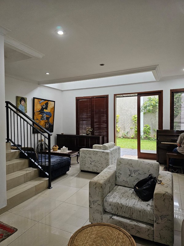 Rumah Cantik Siap Huni dan Lokasi Strategis @Kebon Jeruk