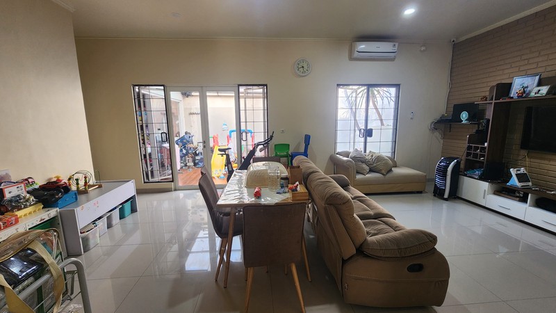 rumah 2 lantai di Suvarna sutera,cikupa tangerang 