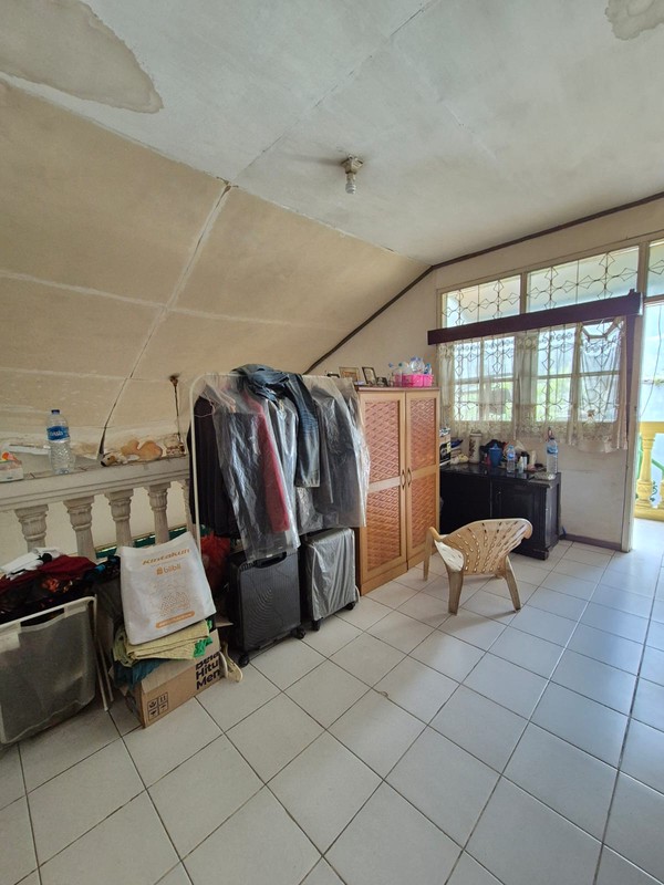 Dijual rumah lama terawat bebas banjir , lokasi bagus dibelakang Setiabudi One cocok untuk hunian atau kos2an