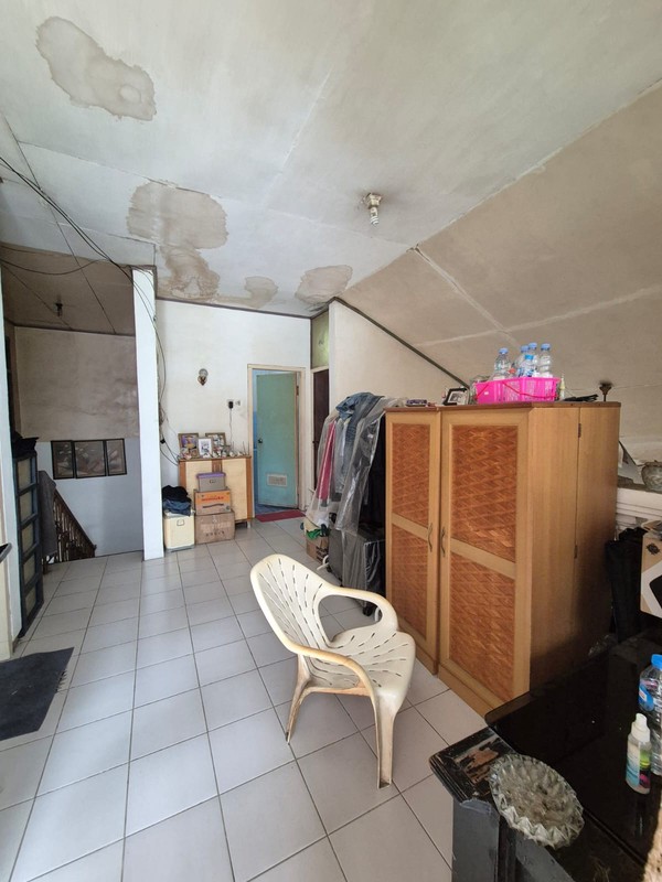 Dijual rumah lama terawat bebas banjir , lokasi bagus dibelakang Setiabudi One cocok untuk hunian atau kos2an