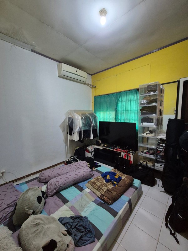 Dijual rumah lama terawat bebas banjir , lokasi bagus dibelakang Setiabudi One cocok untuk hunian atau kos2an
