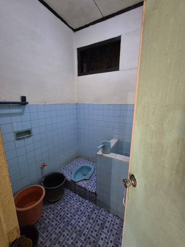 Dijual rumah lama terawat bebas banjir , lokasi bagus dibelakang Setiabudi One cocok untuk hunian atau kos2an