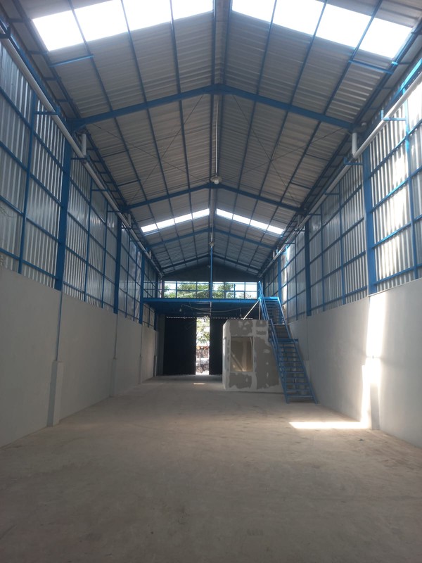 DISEWAKAN GUDANG BARU RAYA MANUKAN KULON STRATEGIS