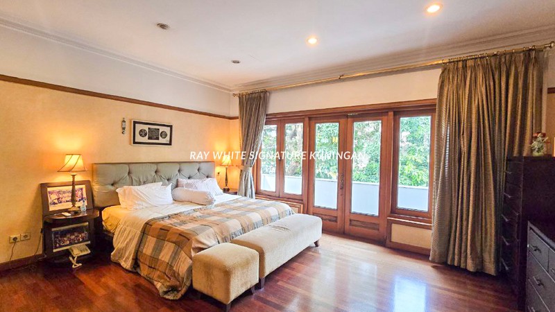 Rumah Mewah 2 Kavling Lokasi Premium di Jl Sisingamangaraja Kebayoran Baru