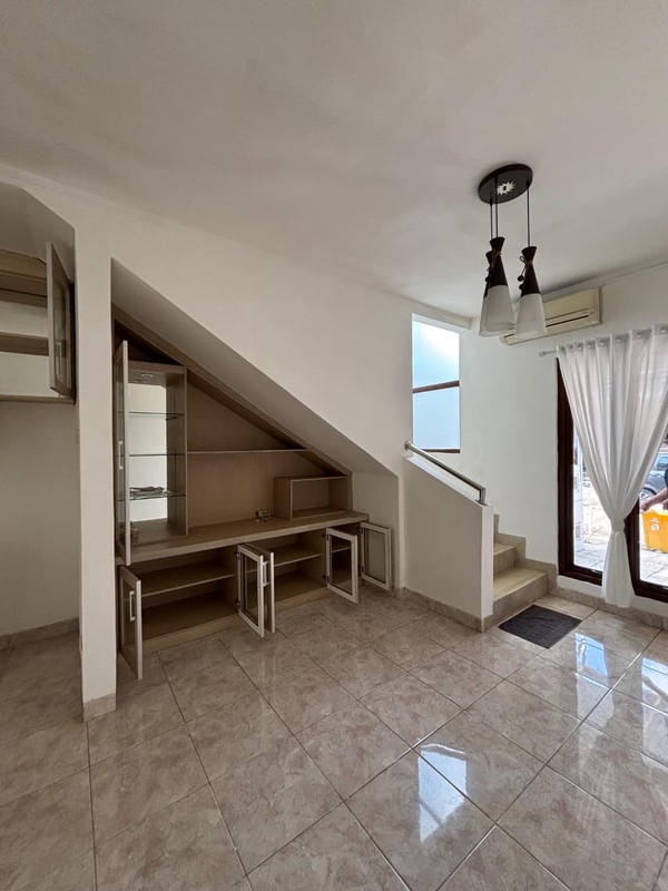 Rumah Bagus,baru selesai Renovasi,securty 24 jam di Bintaro Jaya 9.