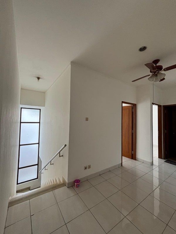 Rumah Bagus,baru selesai Renovasi,securty 24 jam di Bintaro Jaya 9.