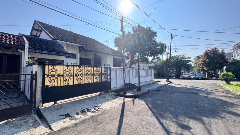 Dijual Rumah Posisi  HOOK LOKASI STRATEGIS Blok H,Megapolitan Estate,Cinere