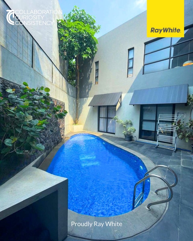 Rumah di Bintaro 2½ Lantai KT 4+1 KM 5+1 Surat SHM Lokasi Strategis