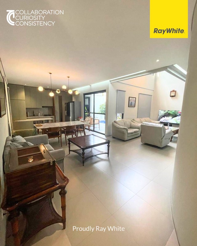 Rumah di Bintaro 2½ Lantai KT 4+1 KM 5+1 Surat SHM Lokasi Strategis