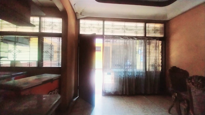 Dijual Rumah Besar dengan Halaman Luas di Jaka Permai, Bekasi Barat