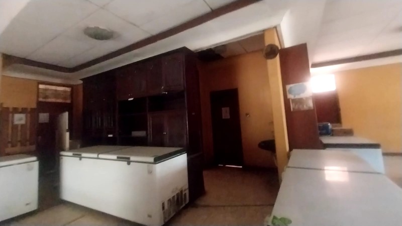 Dijual Rumah Besar dengan Halaman Luas di Jaka Permai, Bekasi Barat