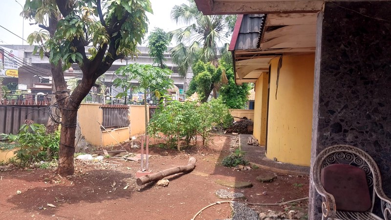 Dijual Rumah Besar dengan Halaman Luas di Jaka Permai, Bekasi Barat