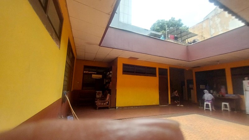 Dijual Rumah Besar dengan Halaman Luas di Jaka Permai, Bekasi Barat