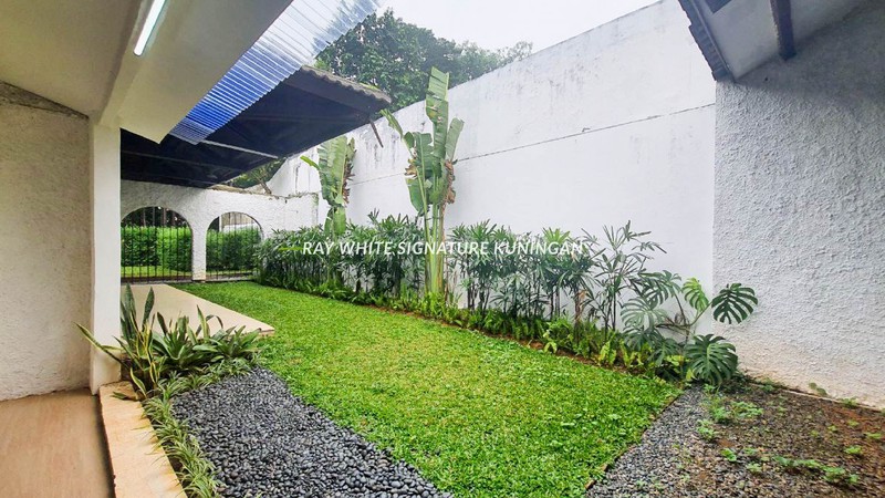 Rumah di Jl Darmawangsa Raya Cocok Untuk Hunian atau Kantor