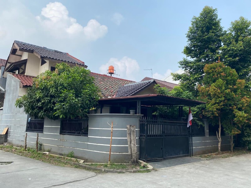 Rumah Luas Siap Huni di Pondok Aren TangSel, KT 2+1 KM 2+1 Surat SHM LT 220 m2 LB 200 m2