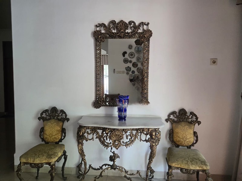 Rumah kayu putih hoek, bebas banjir, jln lebar, prk 8 Mobil, jaktim