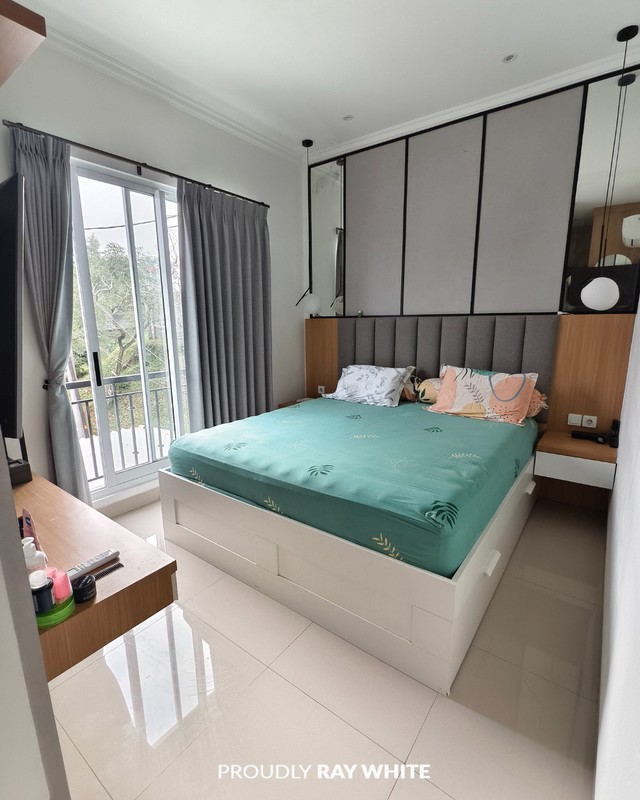 Rumah di SAVIA PARK NUSA LOKA BSD