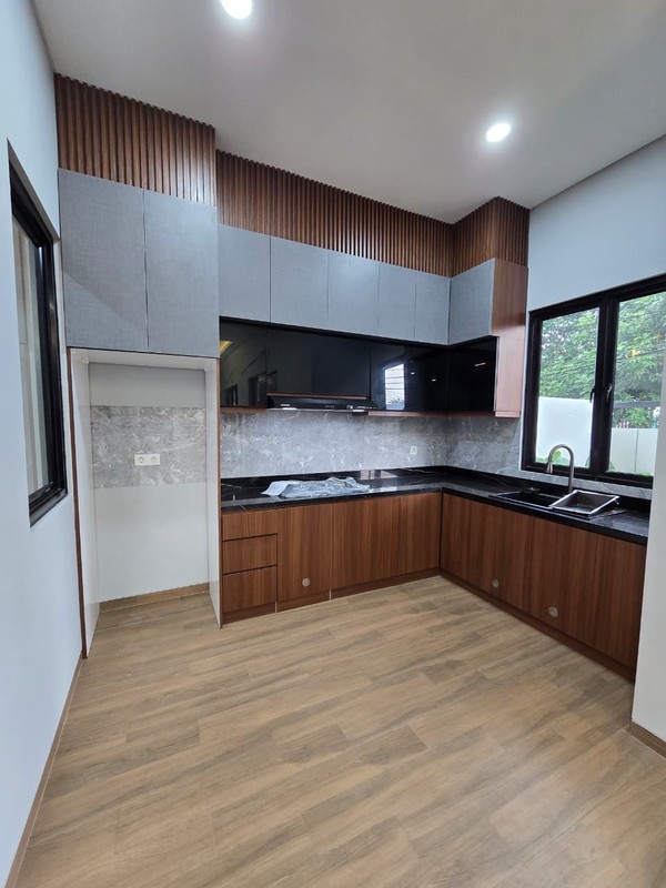 Rumah baru Hoek di BSD Griya Loka Depan Taman
