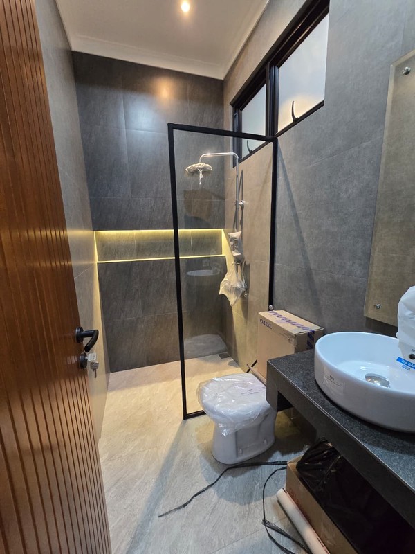 Rumah baru Hoek di BSD Griya Loka Depan Taman