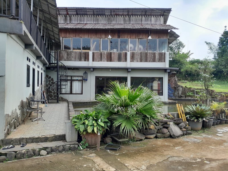 Rumah Bonus Tanah di Jl. Raya Ciomas Cibinong