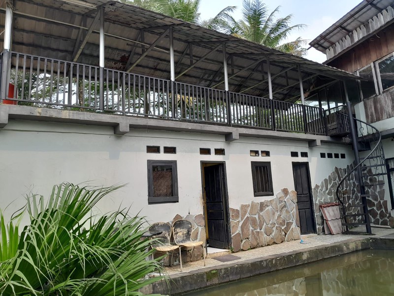 Rumah Bonus Tanah di Jl. Raya Ciomas Cibinong