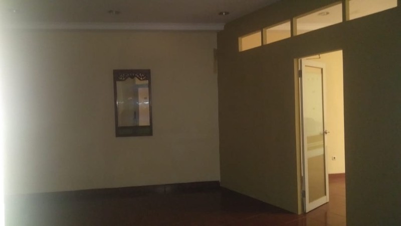 Dijual Ruko 2 Lantai cocok untuk buka usaha lokasi Strategis di Bendungan Hilir, Tanah Abang, Jakarta Pusat.