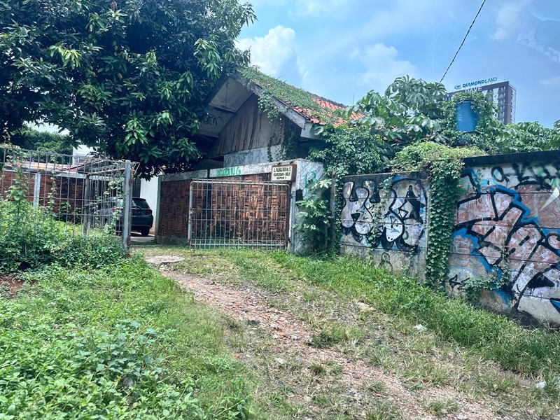 DIJUAL RUMAH LAMA HITUNG TANAH EX KOST KUKUSAN BEJI DEPOK