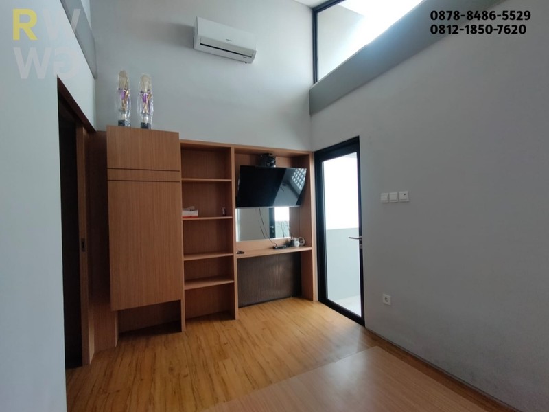 Sewa Rumah 2 Lantai di Grand Wisata Cluster O2 - Strategis, Aman & Siap Huni