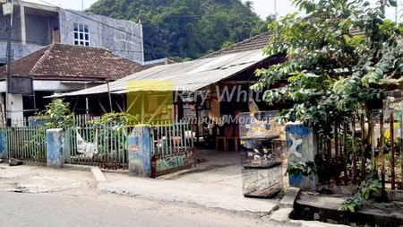 Dijual Tanah bonus Bangunan lokasi kedaton strategis untuk usaha