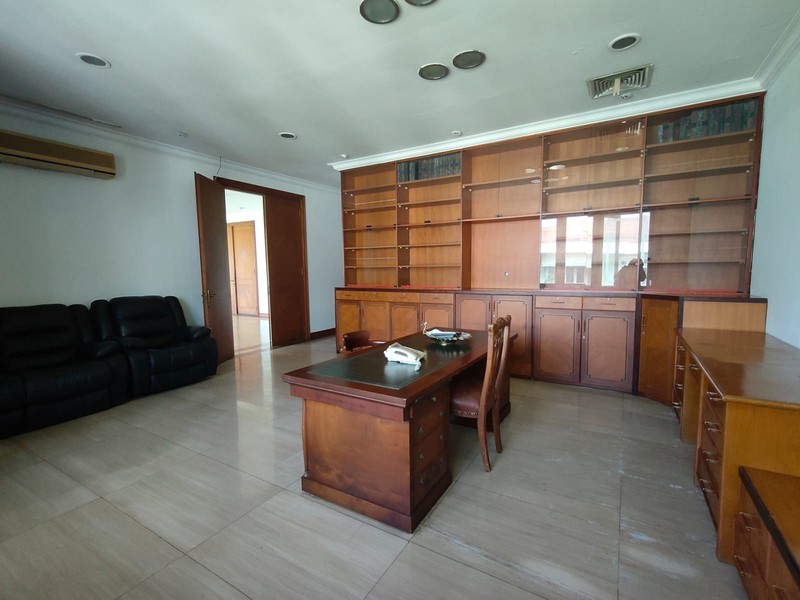 Dijual Rumah Mewah Simprug Garden - Lokasi Premium, Luas & Elegan