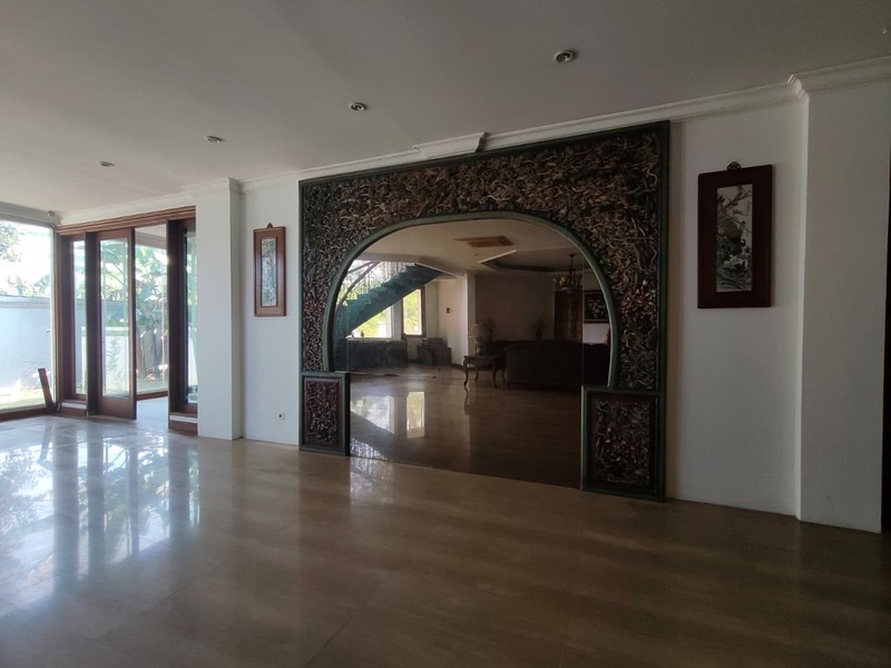 Dijual Rumah Mewah Simprug Garden - Lokasi Premium, Luas & Elegan