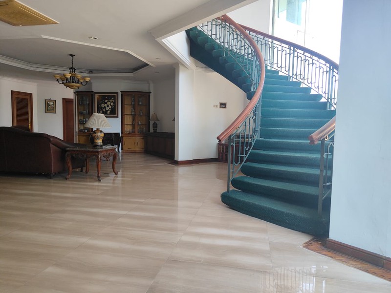 Dijual Rumah Mewah Simprug Garden - Lokasi Premium, Luas & Elegan