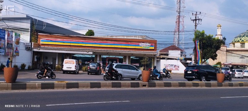 dijual cepat tanah kavling strategis sebrang kelurahan pondok jagung serpong tangsel ada bangunan indomaret kondisi ramai