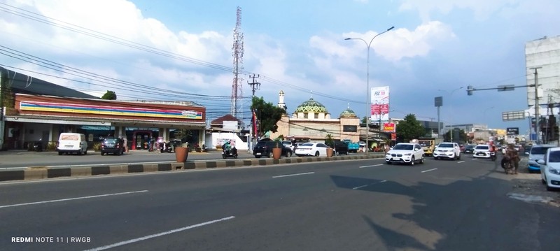 dijual cepat tanah kavling strategis sebrang kelurahan pondok jagung serpong tangsel ada bangunan indomaret kondisi ramai