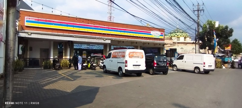 dijual cepat tanah kavling strategis sebrang kelurahan pondok jagung serpong tangsel ada bangunan indomaret kondisi ramai