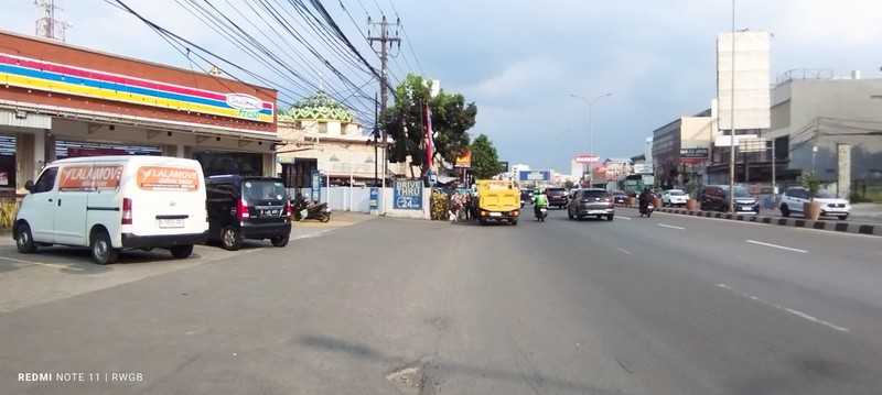dijual cepat tanah kavling strategis sebrang kelurahan pondok jagung serpong tangsel ada bangunan indomaret kondisi ramai